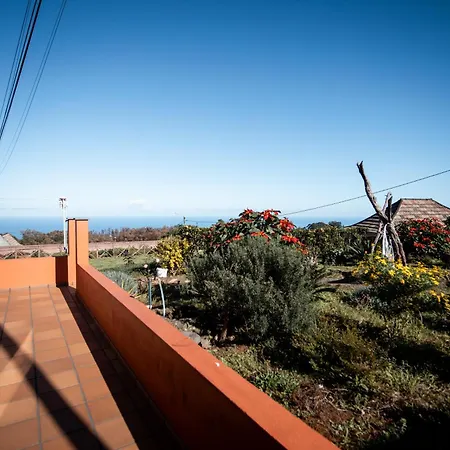 Casa Da Montanha Homestay Achadas da Cruz